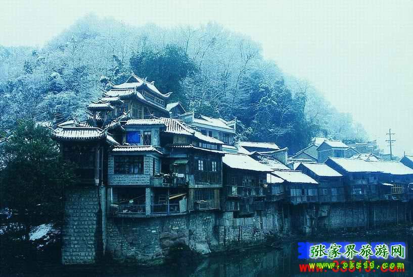 長沙往返A(chǔ)8線：鳳凰古城、梵凈山、德夯苗寨汽車三日游