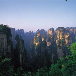 單獨(dú)成團(tuán)N線：張家界、天子山、寶峰湖、猛洞河漂流、鳳凰古城四晚五日湘西全景游