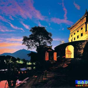 喜樂L線：天門山、張家界、袁家界、猛洞河、鳳凰古城超經(jīng)典五日游